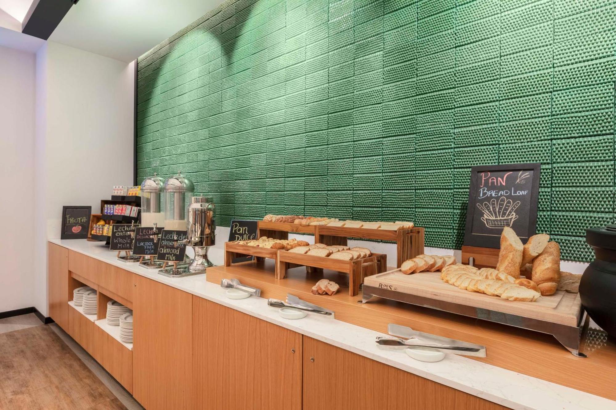 Hilton Garden Inn Guadalajara Airport El Zapote  Ngoại thất bức ảnh
